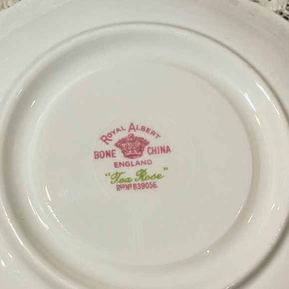 Royal Albert Tea Rose teacup and saucer #839056 - Picture 5 of 10